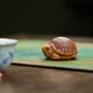 Tea pet tartaruga in argilla viola