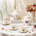 Teiera in porcellana floreale o tazza