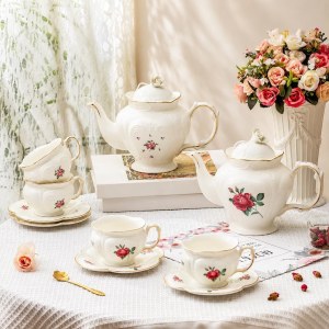 Teiera in porcellana floreale o tazza